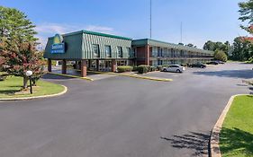 Days Inn By Wyndham Seneca-Clemson